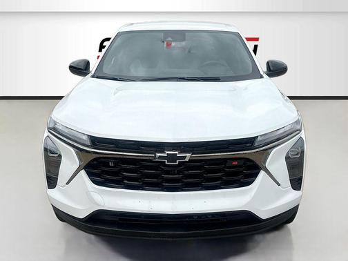 Summit White 2026 Chevrolet Trax FWD 1RS