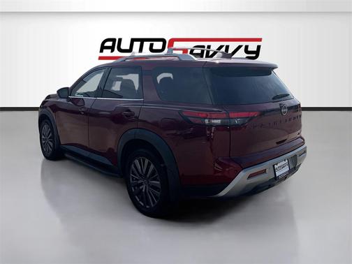 2022 Nissan Pathfinder SL 2WD