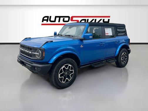 VELOCITY BLUE METALLIC 2024 Ford Bronco Outer Banks