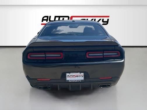 Pitch Black Clearcoat 2022 Dodge Challenger R/T