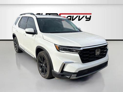 Platinum White Pearl 2023 Honda Pilot Touring 8-Passenger