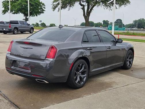 2021 Chrysler 300 Touring