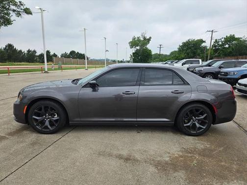 2021 Chrysler 300 Touring