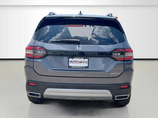 2025 Honda Pilot Touring 8-Passenger