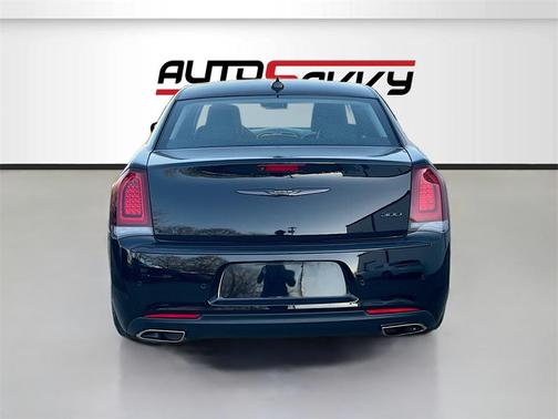 2023 Chrysler 300 Touring