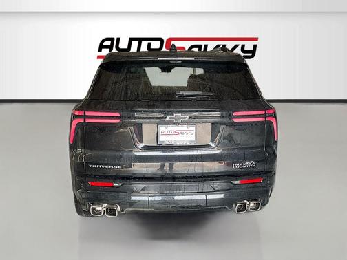 Mosaic Black Metallic 2026 Chevrolet Traverse High Country
