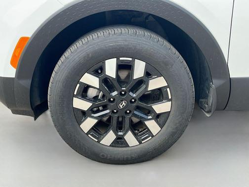Atlas White 2025 Hyundai SANTA CRUZ SE