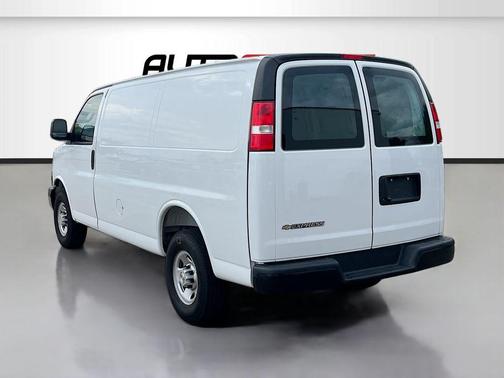 Summit White 2025 Chevrolet Express 2500 RWD 2500 Regular Wheelbase WT