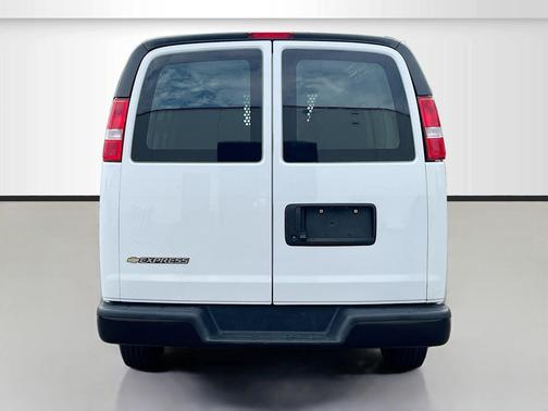 Summit White 2025 Chevrolet Express 2500 RWD 2500 Regular Wheelbase WT