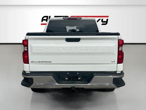 Summit White 2025 Chevrolet Silverado 1500 LT