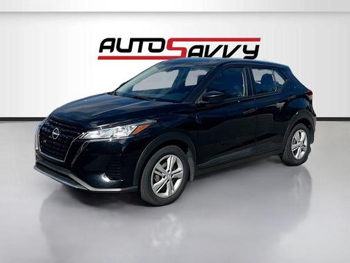 Super Black 2022 Nissan Kicks S