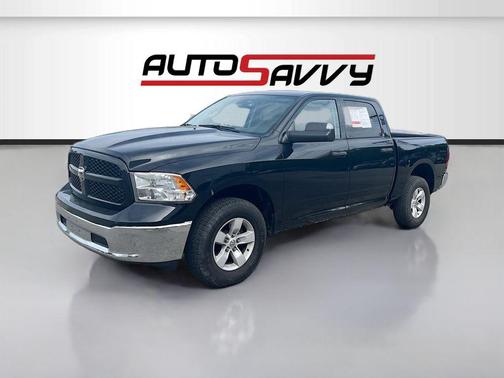 Diamond Black Crystal Pearlcoat 2023 RAM 1500 Classic SLT