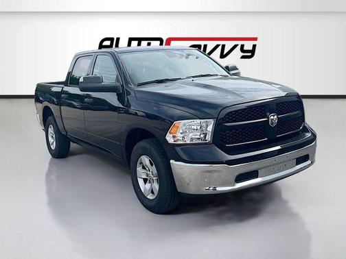 Diamond Black Crystal Pearlcoat 2023 RAM 1500 Classic SLT
