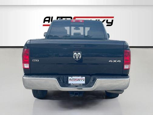 Diamond Black Crystal Pearlcoat 2023 RAM 1500 Classic SLT