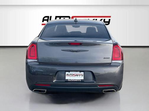 2023 Chrysler 300 Touring