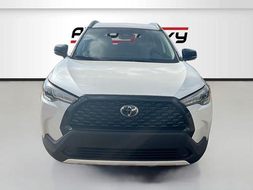 Wind Chill Pearl 2025 Toyota Corolla Cross LE