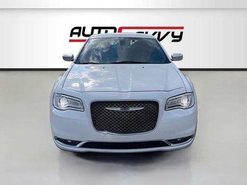Bright White Clearcoat 2019 Chrysler 300 C