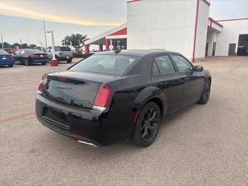 2021 Chrysler 300 S