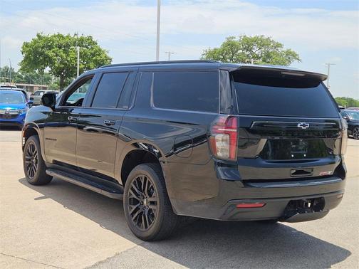 2023 Chevrolet Suburban RST