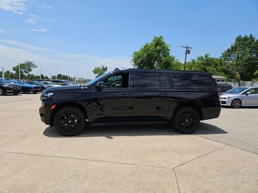 2023 Chevrolet Suburban RST