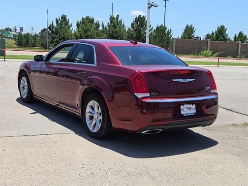 2021 Chrysler 300 Touring