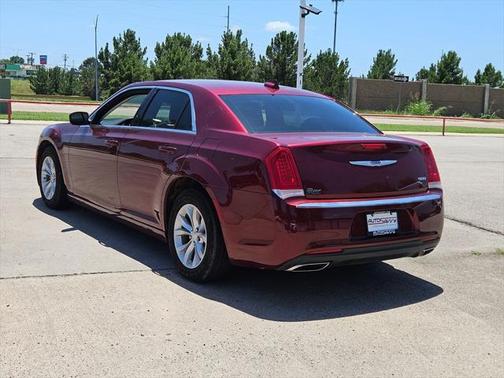 2021 Chrysler 300 Touring