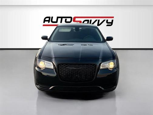 2023 Chrysler 300 Touring