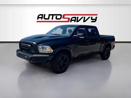 Diamond Black Crystal Pearlcoat 2022 RAM 1500 Classic SLT