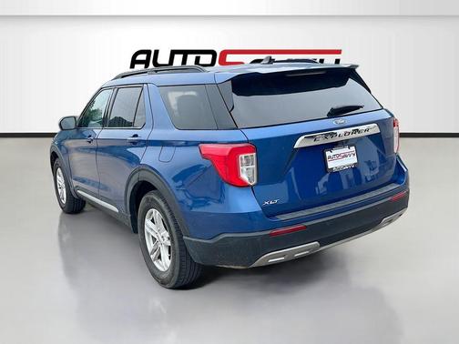 ATLAS BLUE METALLIC 2022 Ford Explorer XLT