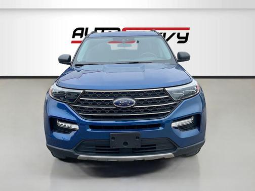 ATLAS BLUE METALLIC 2022 Ford Explorer XLT