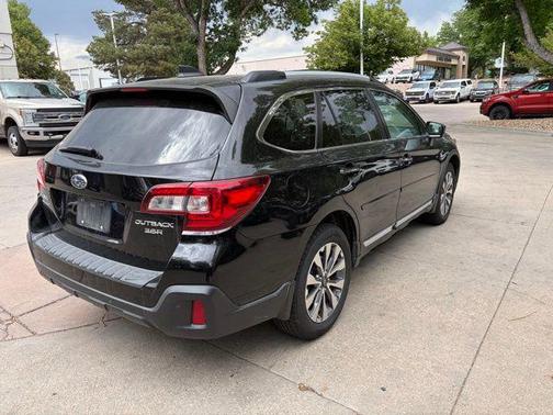 Crystal Black Silica 2018 Subaru Outback 3.6R Touring