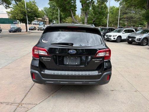 Crystal Black Silica 2018 Subaru Outback 3.6R Touring