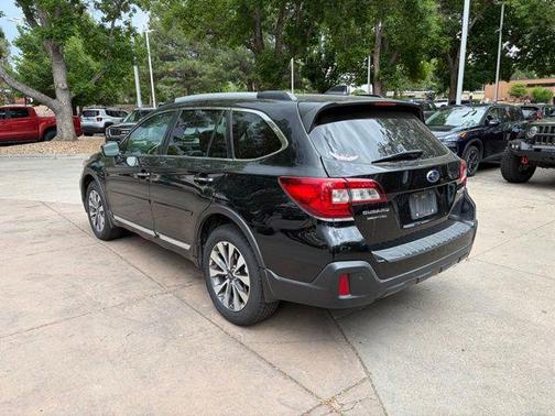 Crystal Black Silica 2018 Subaru Outback 3.6R Touring