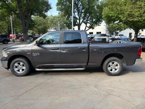 Granite Crystal Metallic Clearcoat 2019 RAM 1500 SLT