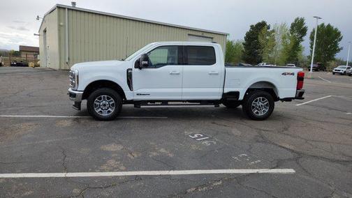 Oxford White 2025 Ford F-250 Lariat