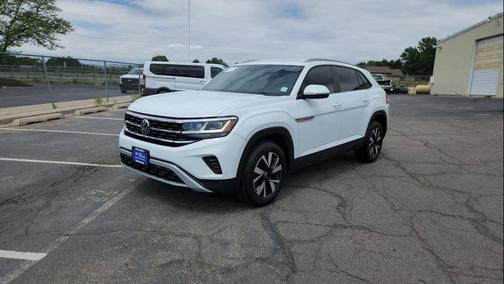 Pure White 2022 Volkswagen Atlas Cross Sport 2.0T SE