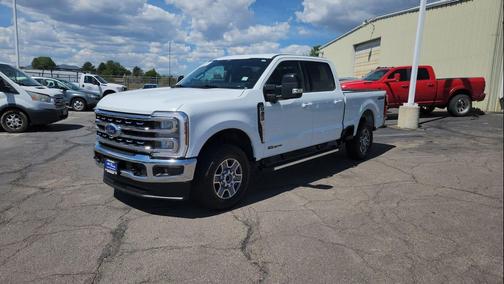 Oxford White 2025 Ford F-250 Lariat