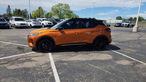 Monarch Orange Metallic/Super Black 2024 Nissan Kicks SR