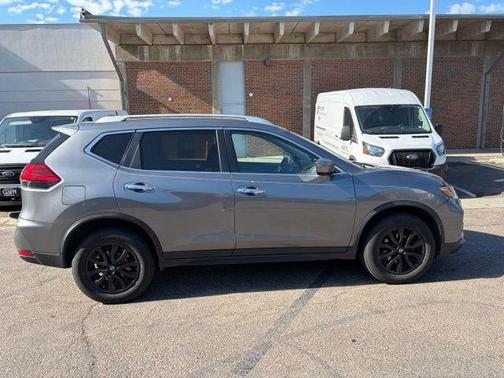 Gun Metallic 2017 Nissan Rogue SV