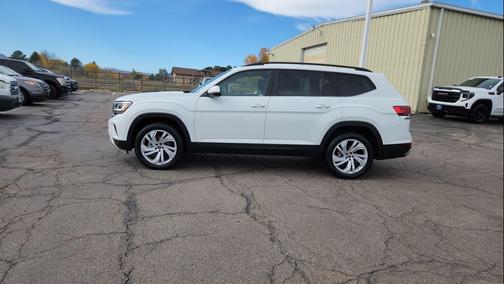 Pure White 2023 Volkswagen Atlas 2.0T SE