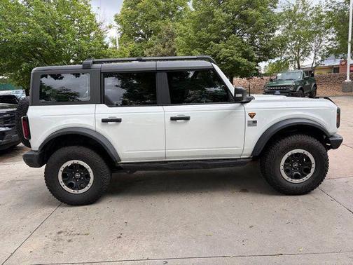 Oxford White 2022 Ford Bronco Badlands