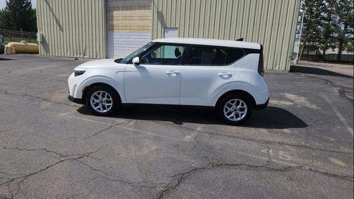 Snow White Pearl 2023 Kia Soul S