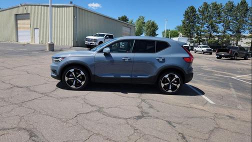 Thunder Grey Metallic 2020 Volvo XC40 T5 Momentum