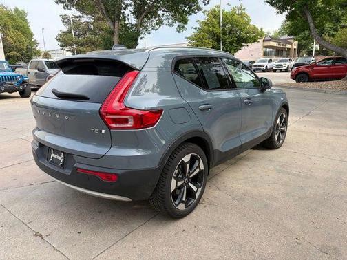 Thunder Grey Metallic 2020 Volvo XC40 T5 Momentum