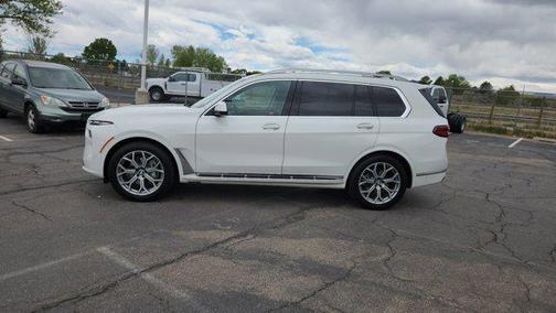 Alpine White 2025 BMW X7 xDrive40i