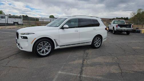 Alpine White 2025 BMW X7 xDrive40i