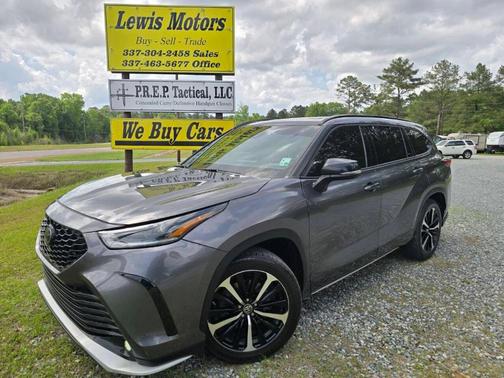 Gray 2022 Toyota Highlander XSE