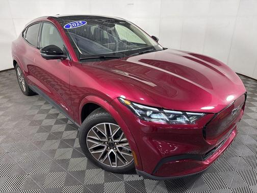 Molten Magenta Metallic Tinted Clearcoat 2025 Ford Mustang Mach-E Premium