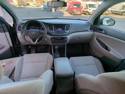 2016 Hyundai TUCSON SE