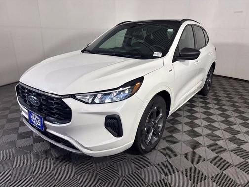 Star White Metallic Tri-Coat 2023 Ford Escape ST-Line